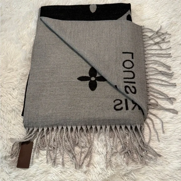 Louis Vuitton Cashmere Scarf/Shawl/Wrap - Picture 8 of 10